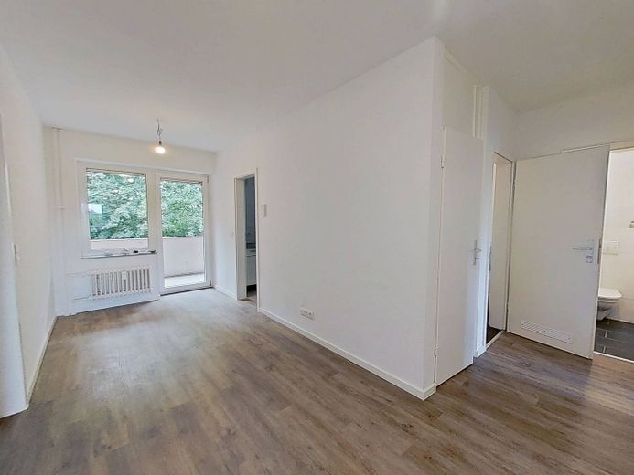 **2 ALQUILERES NETOS GRATIS** Bonito apartamento de 3 habitaciones bien distribuido, con cocina equipada, BALCÓN y bañera – Ansicht I: Flur