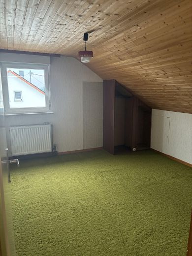 Wolnostojący dom dwurodzinny z potencjałem i dużym ogrodem, 170 m² – DG
