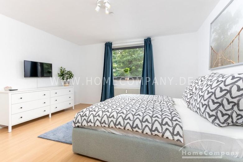 **Helle, großzügige und frisch renovierte 2,5 Zimmer Wohnung mit Balkon** – 1397f8f0a0bb2829e98ab8ad0dd52eb585e72703.jpg