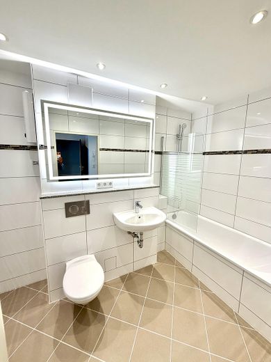 Düsseldorf Gerresheim 2-room apartment – top location directly by the forest – Badezimmer