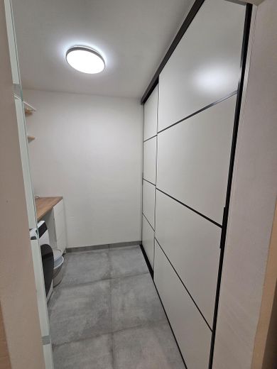 Möblierte 2Z-Wohnung im Zentrum - Wohnen auf Zeit ab 1.11 – Ankleide-/Waschzimmer