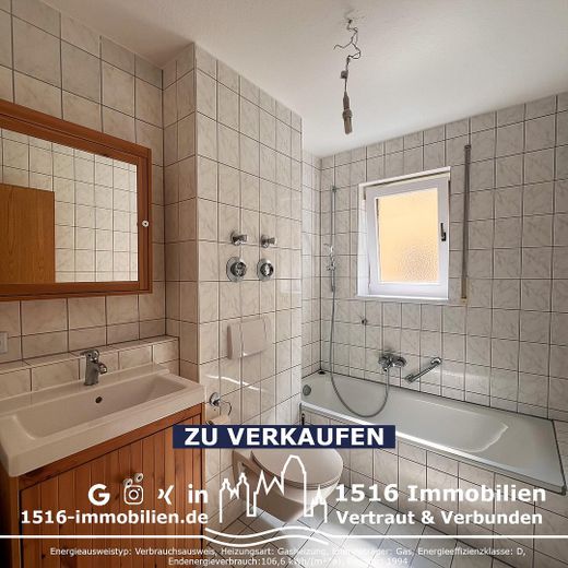 Bad mit Badewanne