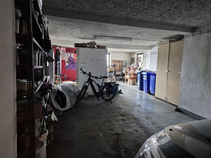 Ruim woonjuweel met onbelemmerd panoramisch uitzicht op de Moezel op een toplocatie – Großraumgarage