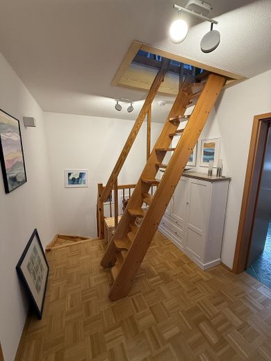 Treppe zum Spitzbogen