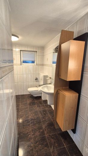 Einzigartige Gartenwohnung in Hanglage: Komfortable 2 Zimmer mit 150 m² exklusiver Gartennutzung – Foto 6