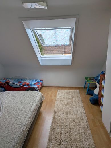 6,5 % Rendite - zuverlässig vermietete DG-Wohnung in Senden – Schlafzimmer