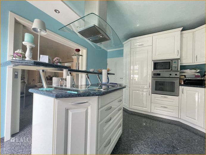 Stilvoll wohnen in Zirndorf: Exklusives Haus mit Charme und hochwertiger Einrichtung! – Küche