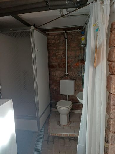 Einfamilienhaus in Kaiserslautern Erfenbach auf Eigentumsgrundstück, mit Anbau und Garten – Keller/Duschbad in Waschküche