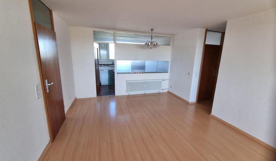 Wohnung mit grandioser Aussicht im 8.OG zu verkaufen – Wohnzimmer + Essecke 1