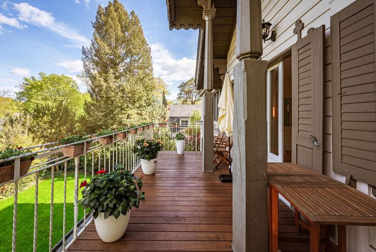 Große Terrasse vor Wohnzimmer 