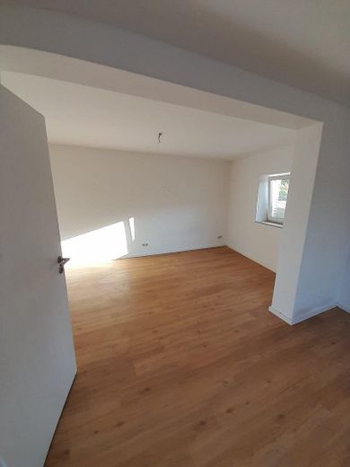 1-room apartment in Jülich-Barmen – renovated, with shared courtyard use, available immediately – Offener Wohn-/Schlafbereich