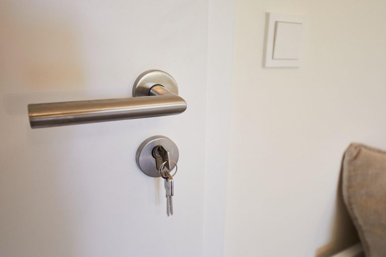 Mehrere hochwertige WG-Zimmer in frisch sanierter Wohnung - Erstbezug – abschließbare Schallschutztür