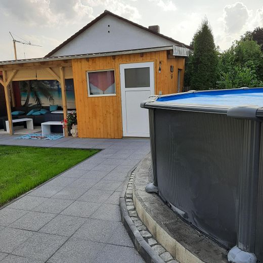 Großes hochwertiges Einfamilien-/ Zweifamilien-/ Mehrgenerationenhaus/Praxis/Gewerbe – Pool Haus / Lounge 