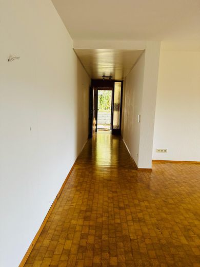 Großzügiges 1-2 Familienhaus in Traumlage – Wohnen UG
