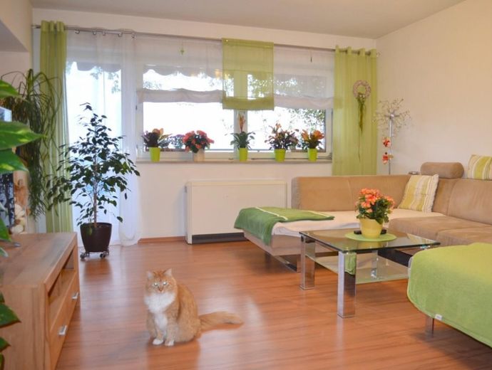 3-Zimmer-Wohnung mit Balkon, EBK & Weitblick im 11. OG – modernisiert und barrierefrei – Wohnzimmer