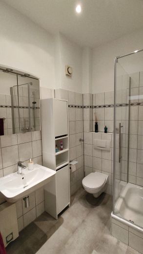 Modernes und vollmöbliertes Zuhause in zentraler Lage - Uniklinikum Essen – Bad
