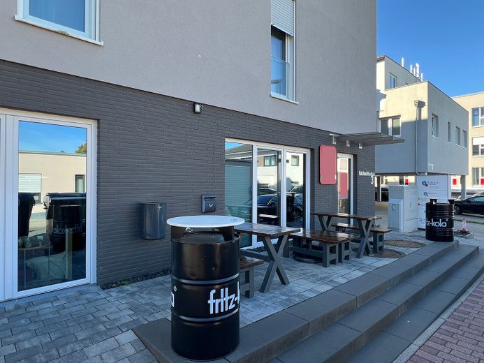 Attraktive Gewerbefläche im Neubau – ideal für Café, Weinbar oder Concept Store | 72 m² | Hünstetten – Terrasse