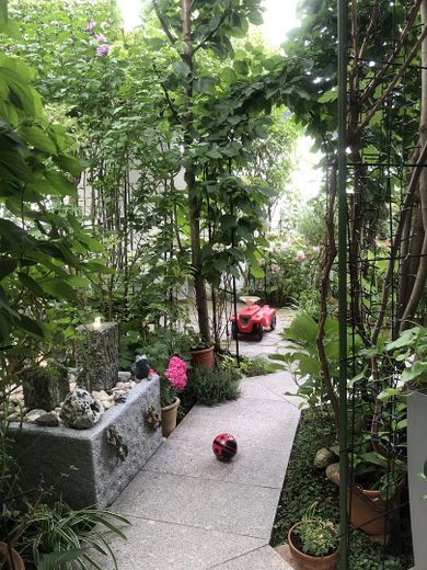 Ein-/Zweifamilien Stadthaus am Weinberg kernsaniert, vielseitig nutzbar, freistehend – Garten