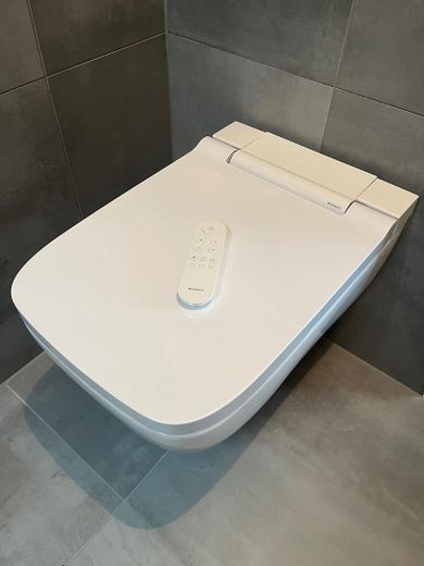 Exklusive 3,5 Zimmer Eigentumswohnung mit gehobener Ausstattung KfW-40-Plus nähe Brombachsee – Gäste WC mit Duschfunktion