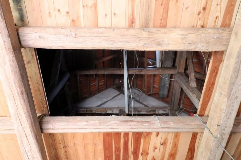 Großes Grundstück mit Altbestand - Bauland + Grünland! Kleines Schnäppchen-Haus bei Bamberg / Ebern – Blick nach oben in der alten Fachwerkscheune
