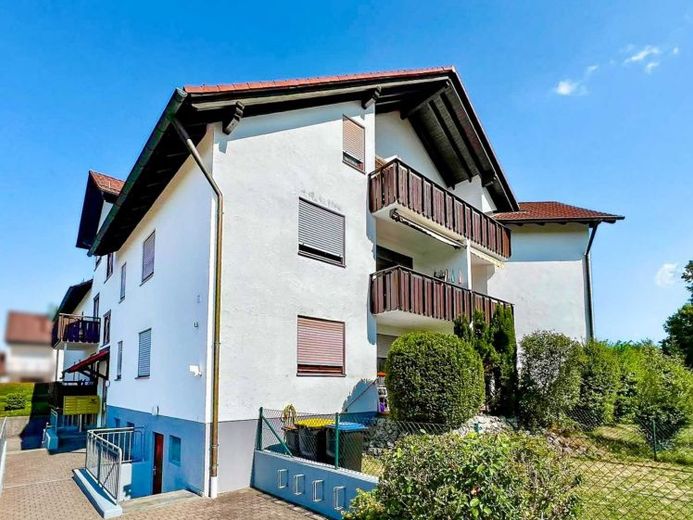 Vivienda espaciosa en Vöhringen: apartamento de 4 habitaciones con un bonito balcón – Photo 1