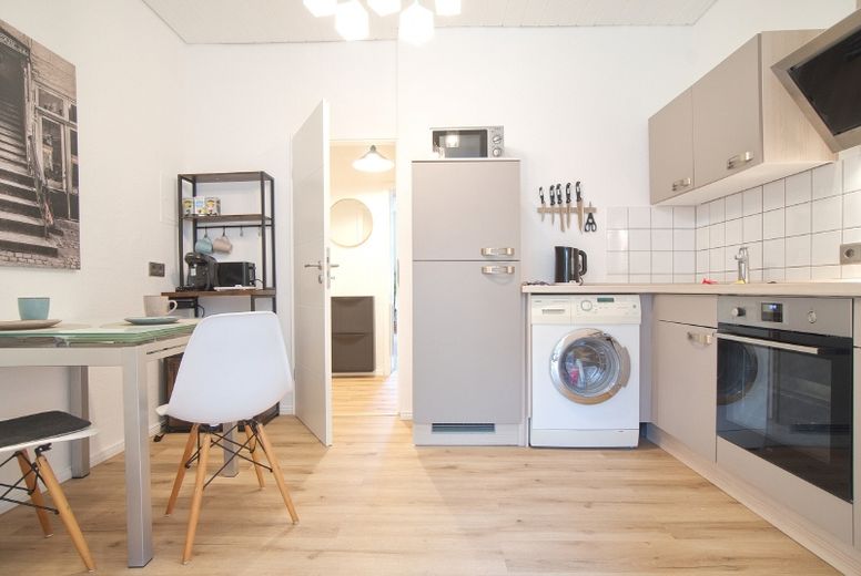 Erstbezug nach Renovierung und Möblierung: sehr schöne Wohnung in ruhiger Citylage mit Gartennutzung und HomeOffice-Möglichkeit – 487ce7adaf3dc5ff8e6ba26eb454c8ba1941143d.jpg