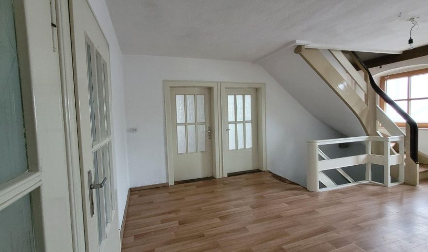 Landhaus, vielseitig nutzbar, 380 qm Wohn- und Nutzfläche,  für große Familien oder Gruppen – Flur OG1
