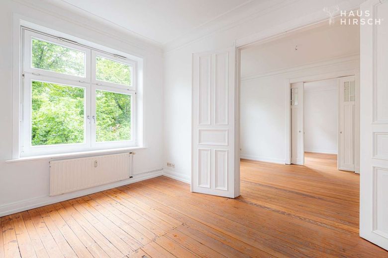 Seltene Gelegenheit: Altbauperle im Falkenried! – Zimmer / Esszimmer / Wohnzimmer
