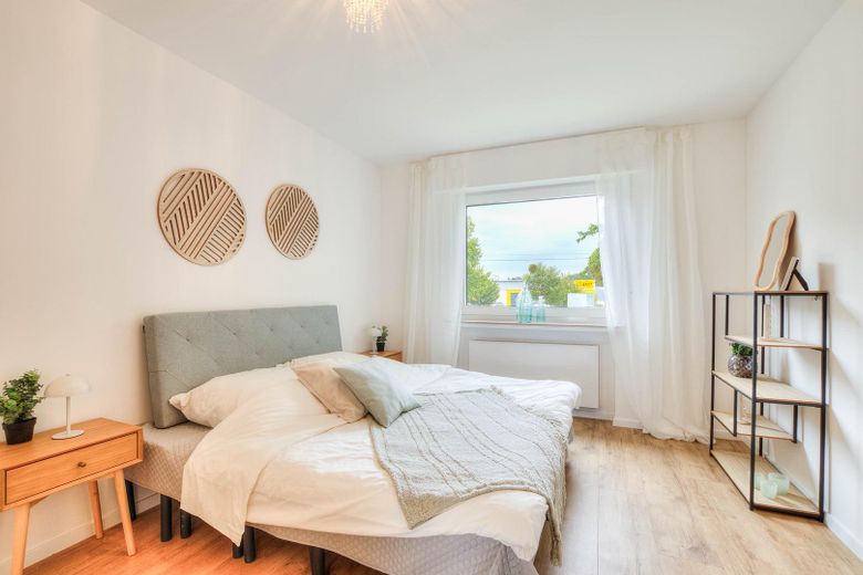 Bezugsfrei & modern: Helle 3-Zimmer-Wohnung mit Balkon – Schlafzimmer