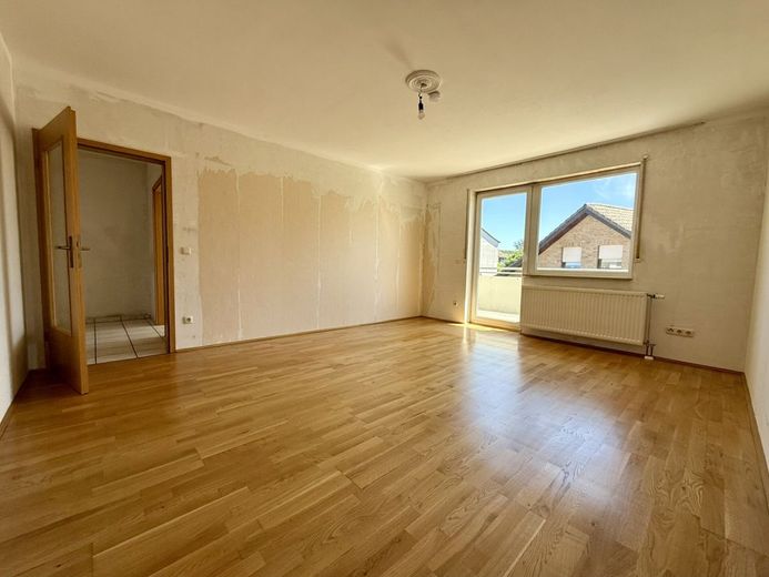 Fröndenberg-Ardey: Taghelle Eigentumswohnung mit praktischem Schnitt, zwei Balkonen und Stellplatz! – Wohnbereich