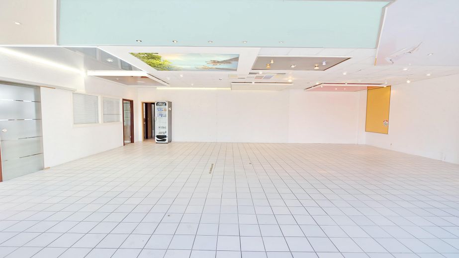 Gewerbehalle mit Ausstellungsfläche, Werkstatt und Büro in Wolfenbüttel-Linden – Halle 1-2