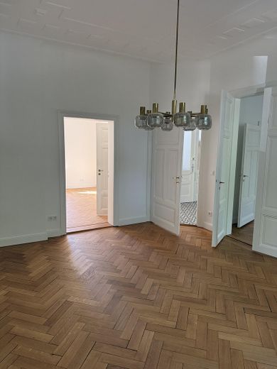 Stylowa kamienica (100 m²) – 4 pokoje z parkietem w jodełkę i historycznymi detalami w Offenbach – Zdjęcie 4