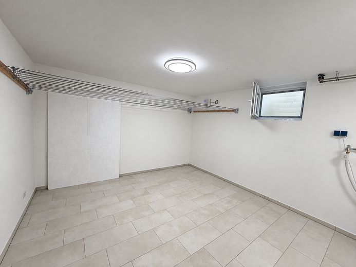 Hochwertige Neubauwohnung mit großzügiger Galerie in ZFH (möbliert) – Waschkeller