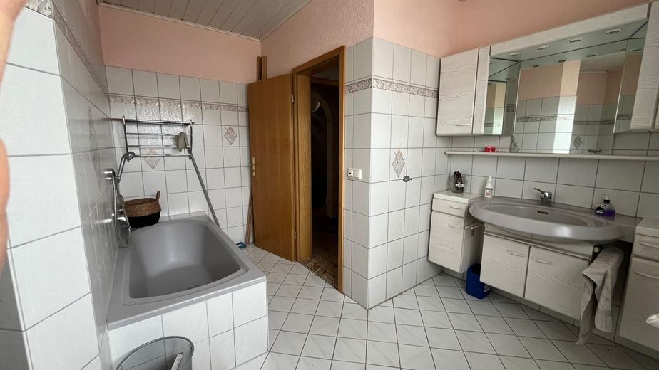 8 - Bad unten