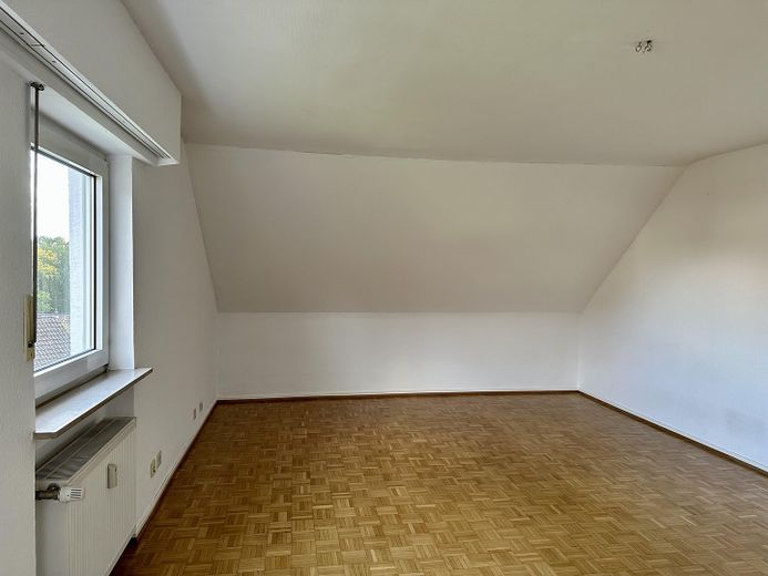 Lichtdurchflutete 3,5-Zi-Dachgeschosswohnung mit Panoramablick auf der Bellevue – Foto 3