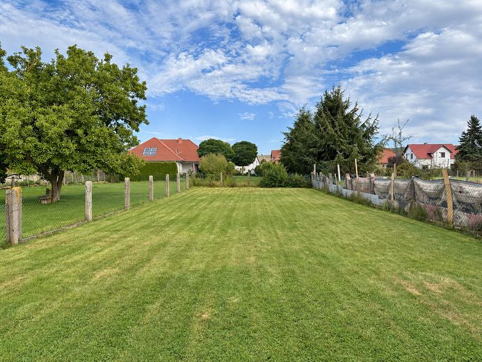Two-family house with two garages and a large garden in Berka – Garten