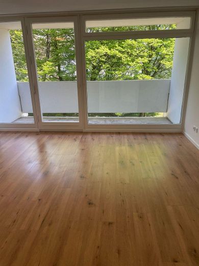 Charmant appartement meublé d’une pièce avec balcon – Bilder mit Möbel folgen