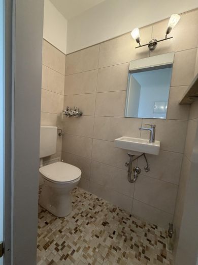 Mooie, ruime 3-kamerwoning 90m² met zuidwestbalkon en droomuitzicht in Rosenheim-Pang – Gäste-WC