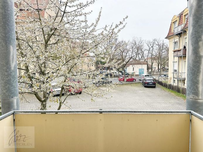 ***VOLL MÖBLIERTE TRAUMWOHNUNG - EINZIEHEN UND SOFORT ZU HAUSE SEIN*** 2,5 Raumwohnung mit Balkon und Tageslichtbad zu vermieten – Blick vom Balkon im Wohnzimmer