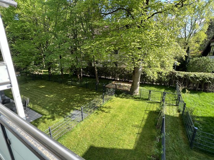 Balkon mit Blick in den Garten