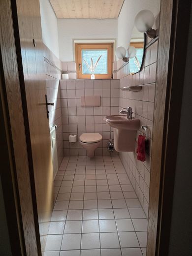 WG-Neugründung Tübingen: 180 m² Wohnen im Grünen, 450 m² Garten, Top-Bad & All-In-Pauschale – WC separat