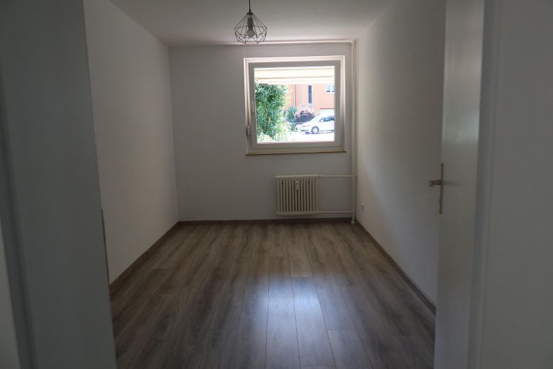 Appartement 3 pièces avec balcon et place de stationnement à Niefern – Kinderzimmer