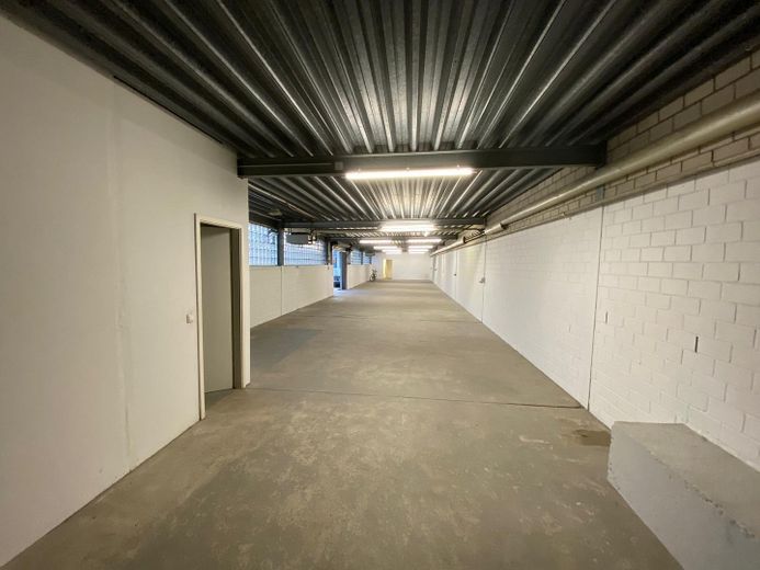 Lager-/Produktionsfläche mit Büro in Wuppertal-Vohwinkel – Halle