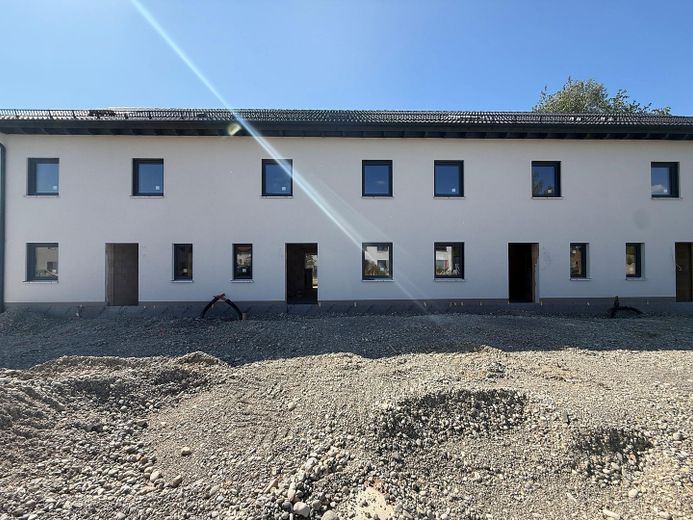 Neubau KFW 40-QNG Plus Reiheneckhaus im Ortskern von Dettingen – Foto 1