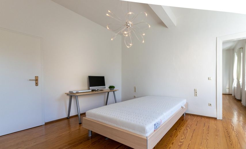 Charmante & geräumige Altbauwohnung im Herzen von Wiesloch – Unschlagbare Innenstadtlage – Zimmer 1