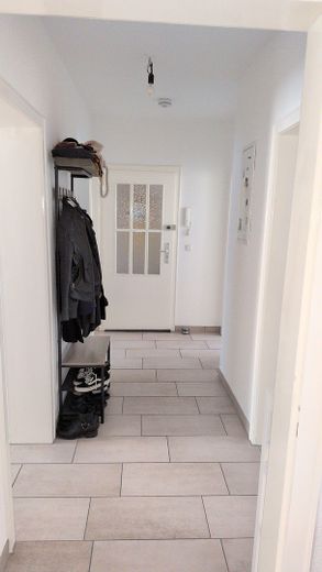 3,5 Raum-Whg. City, 2 Balkone, modernisiert, Bad: Wanne + Dusche + Fenster – Eingangsdiele
