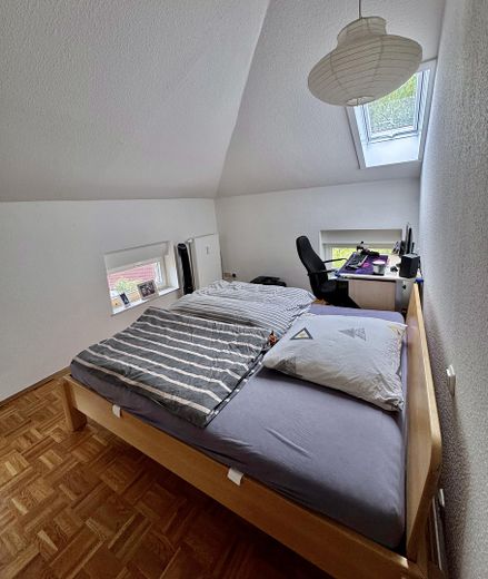 Attraktive Dachgeschosswohnung in charmanter Stadtvilla – Foto 11