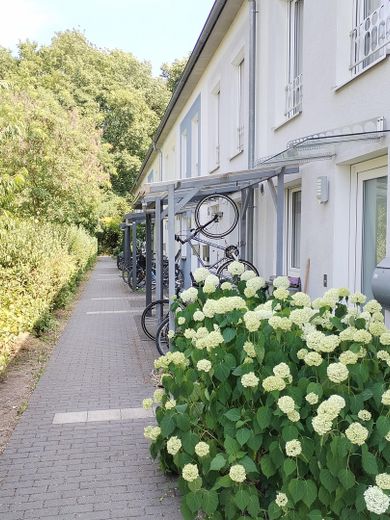 Vivere in modo moderno in una delle migliori zone residenziali di Ingolstadt – überdachter Fahrradplatz
