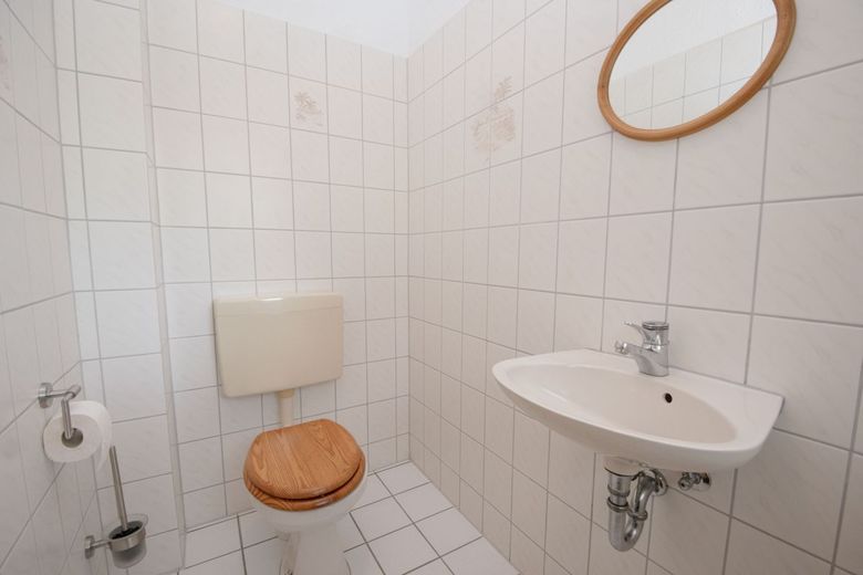 Großzügiges Einfamilienhaus mit Einliegerwohnung in ruhiger Sackgassenlage – Kastanienallee_17