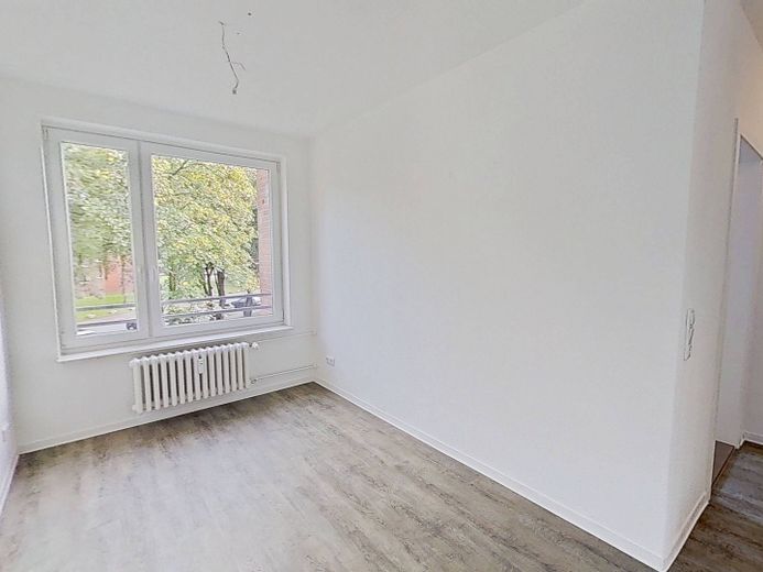 Große 3-Zi.-Whg. mit BALKON, EBK und viel Lichteinfall – Ansicht I: Flur